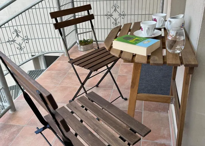 Schoen Moeblierte In Genthin/ Ot *